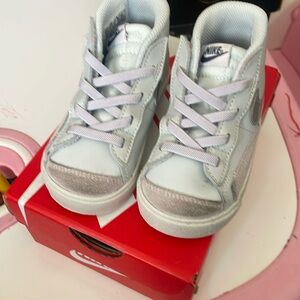 Toddler girls Nike Blazer size 7